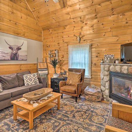 Cozy Retreat With Porch And Double Jj Resort Access! Rothbury Экстерьер фото