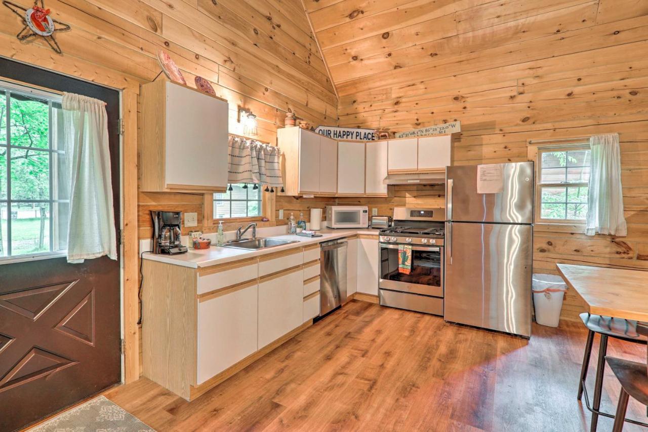 Cozy Retreat With Porch And Double Jj Resort Access! Rothbury Экстерьер фото