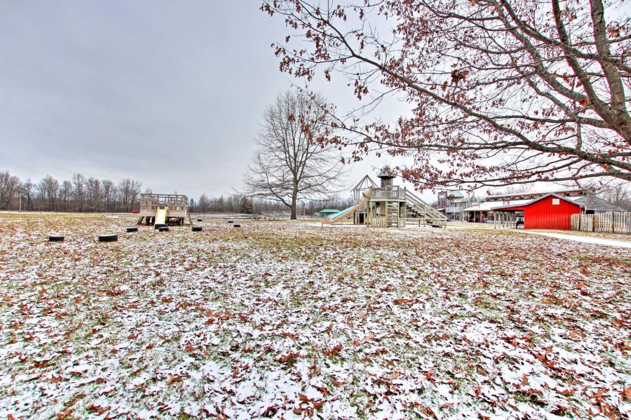 Cozy Retreat With Porch And Double Jj Resort Access! Rothbury Экстерьер фото