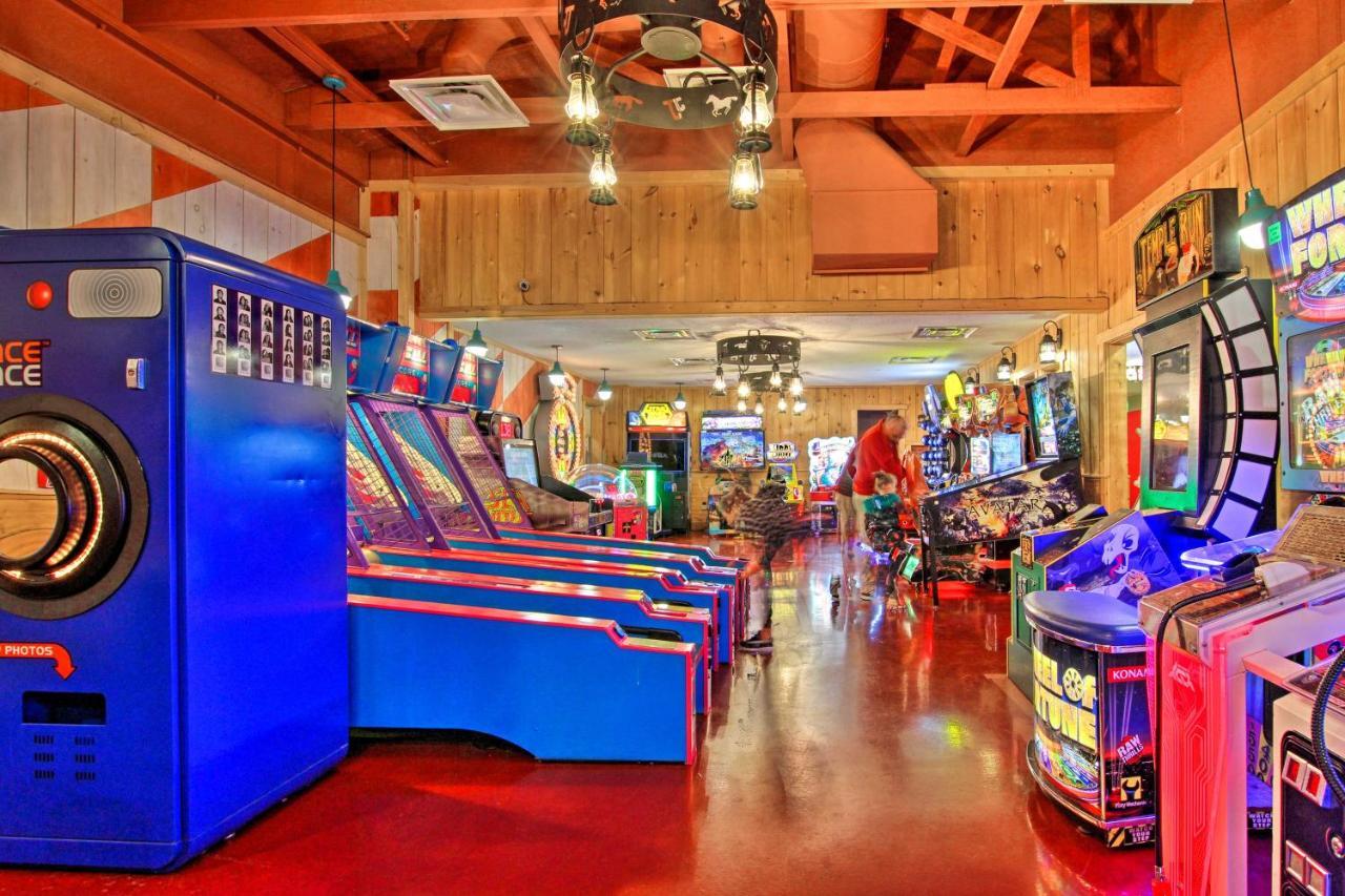 Cozy Retreat With Porch And Double Jj Resort Access! Rothbury Экстерьер фото